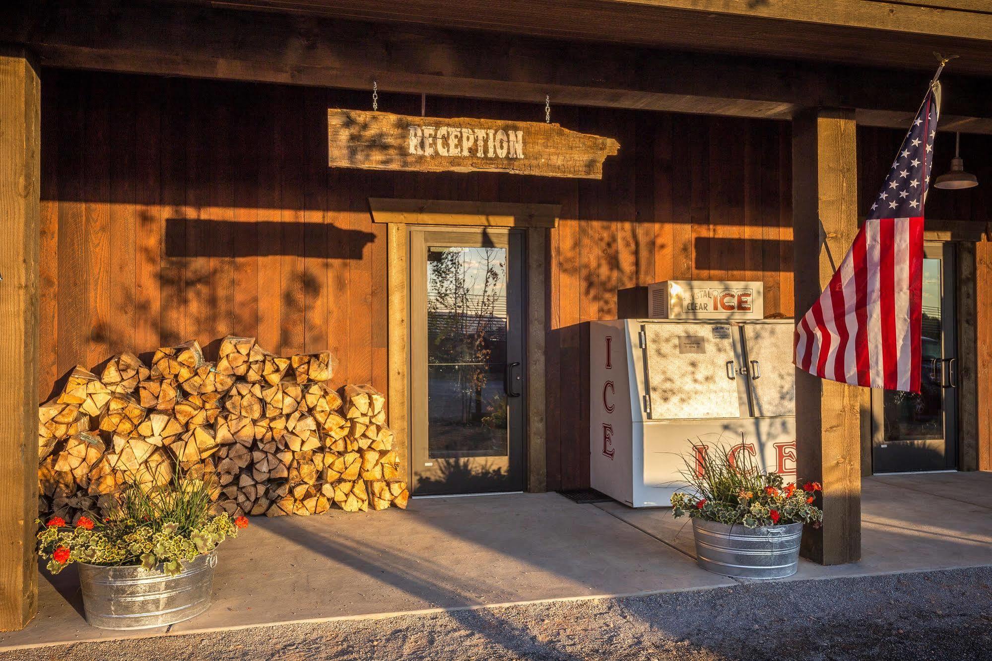 Conestoga Ranch Glamping Resort Garden City Extérieur photo